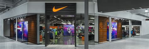 NIKE STORE .